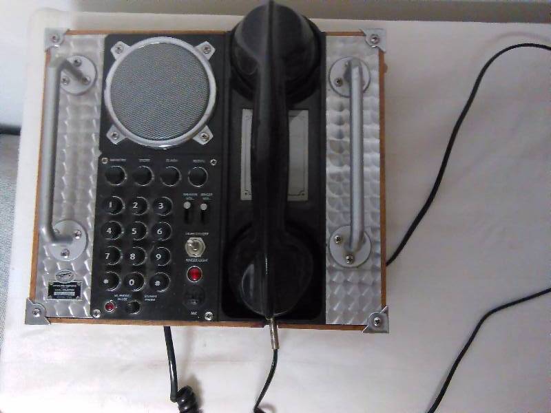 lot 18 image: Vintage Spirit of St Louis Collection Hands Free Aviation Field Box Telephone Retro