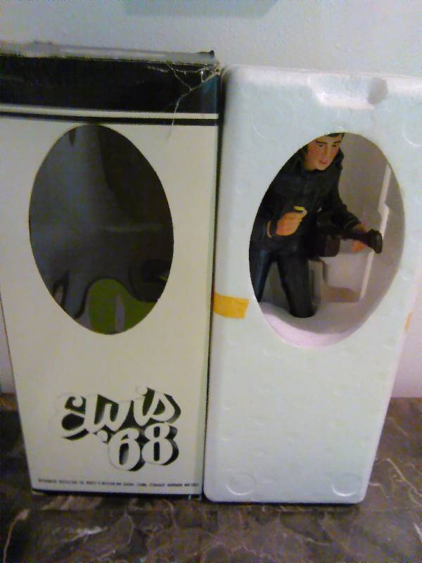 lot 28 image: Vintage, Elvis 68, Collector Decanter, See pictures for full details