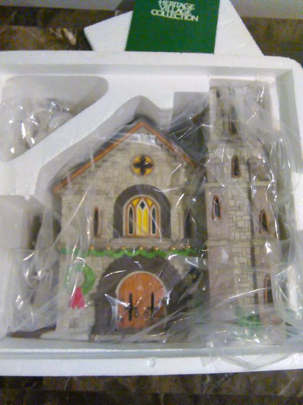 lot 43 image: Whittlesbourne Church, 1994, Dept. 56, Heritage Village Collection, Dickens Village