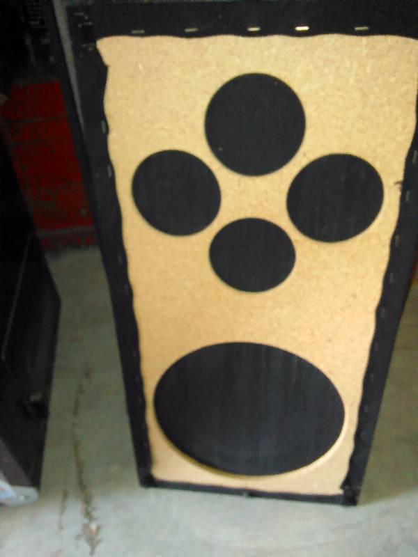 lot 75 image: Bates floor speakers, stereo 1978, series 1, model 10 33 x 18 x 18