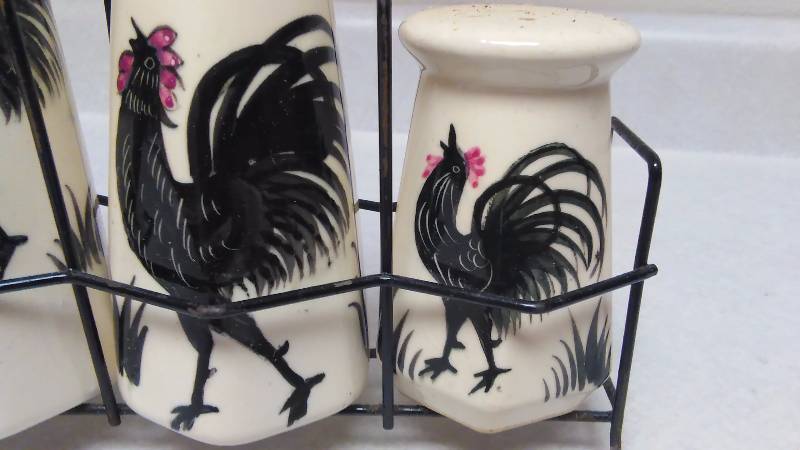 lot 76 image: VINTAGE OIL & VINEGAR SALT & PEPPER SET IN BLACK METAL HOLDER Rooster Circa 1960s