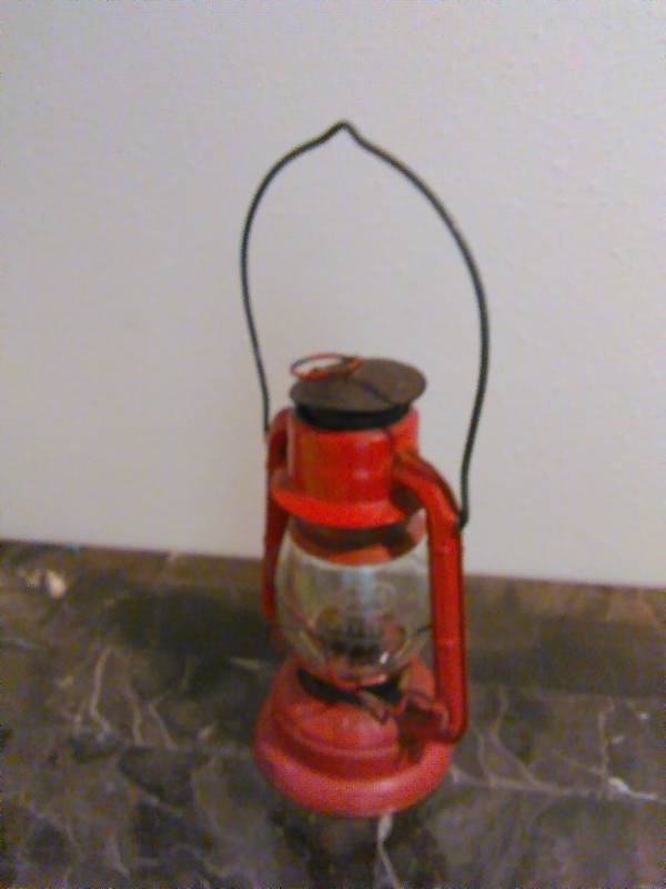 lot 84 image: Dietz Comet Lantern, 5.8 inches tall, made in Syracuse NY