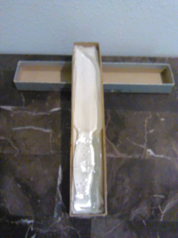 lot 98 image: VITEX-GLAS DEPRESSION CLEAR GLASS FruitCakePie KNIFE IN BOX-SHARP