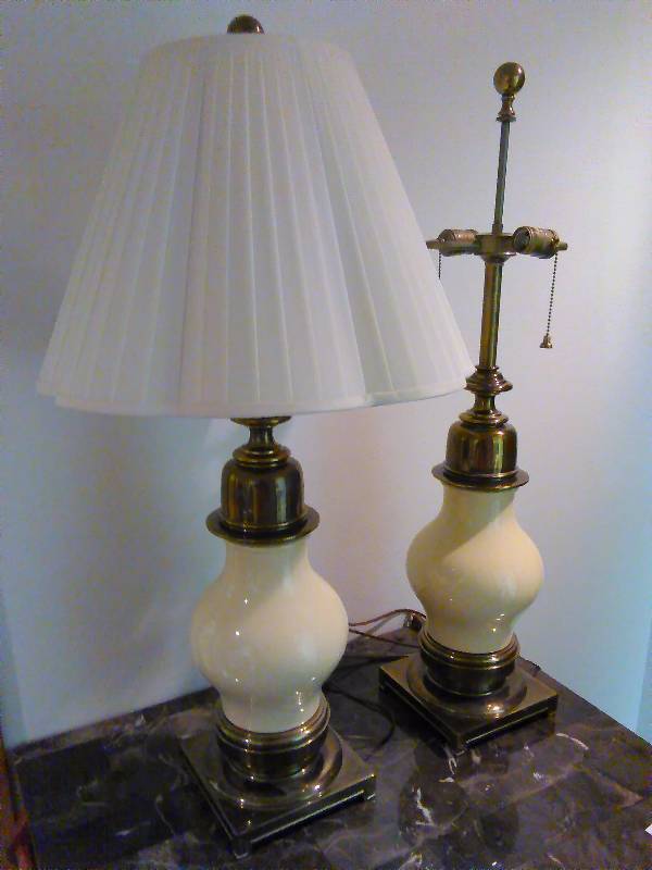 lot 101 image: Vintage Table Lamps with Shades, High Quality