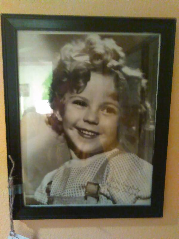 lot 115 image: Shirley Temple Photograph, 12 x 15 inches