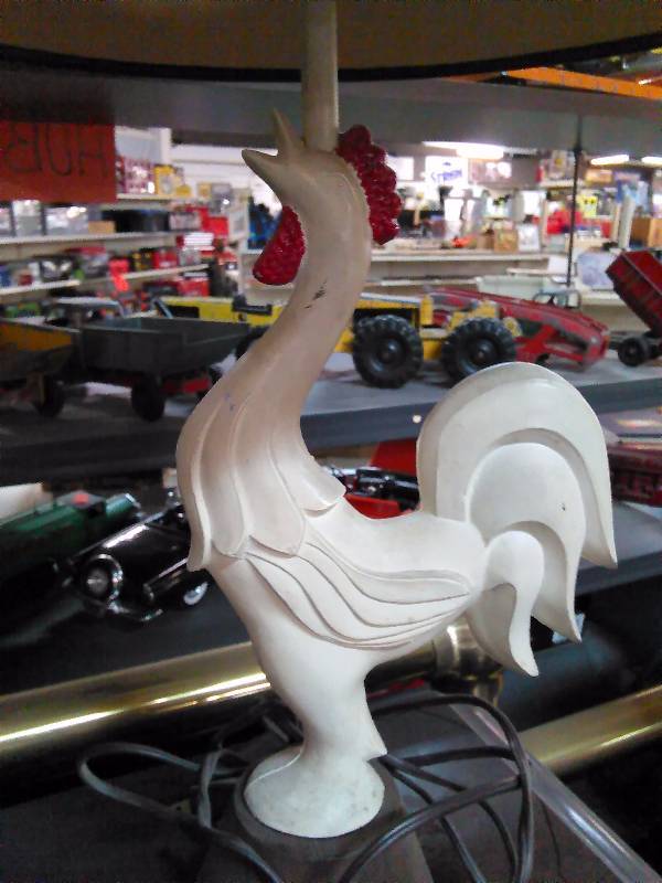 lot 159 image: Ceramic Rooster Lamp
