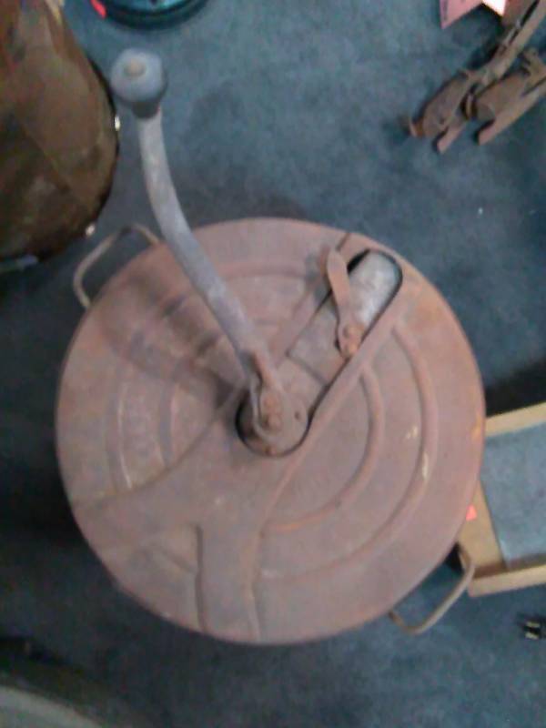 lot 163 image: Antique Bread Maker, 1904, Hand Crank 12 T and 12 Diameter