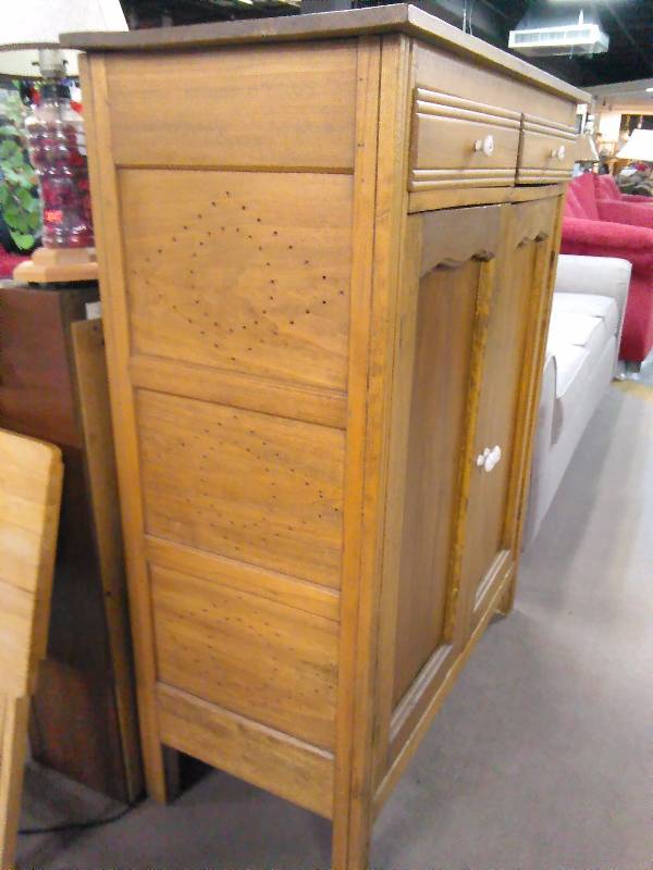 lot 165 image: Pie Keeper Cabinet  Safe