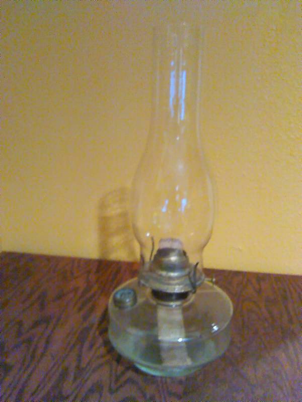 lot 200 image: Vintage 14 Oil Lamp, clear Glass