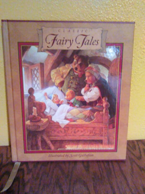 lot 206 image: Classic Fairy Tales, Like New, Hallmark 2002