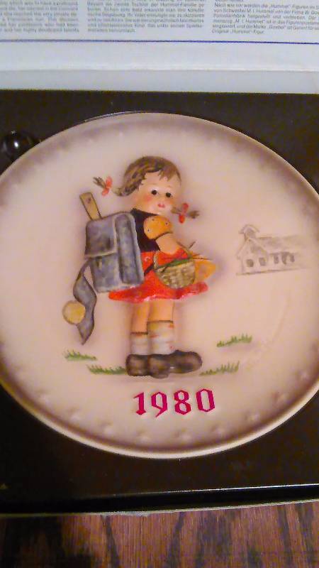 lot 224 image: 7.5  Hummel Plate, 10th Annual Plate 1980