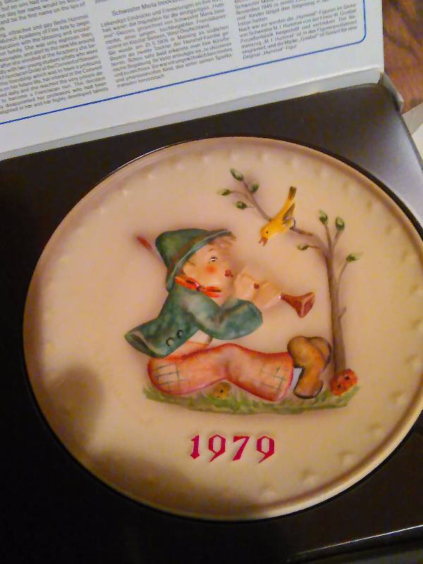 lot 225 image: 7.5  Hummel Plate,  Annual Plate, 1979,
