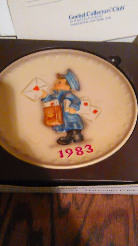 lot 226 image: 7.5  Hummel Plate, 13th Annual Plate, 1983
