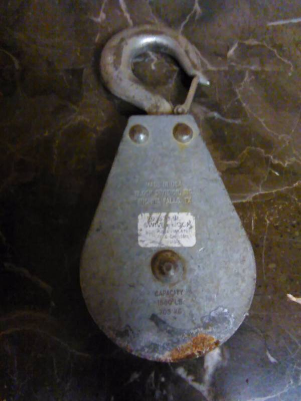 lot 244 image: Clevis Hook Pulley  galvanized 1550 max. weight