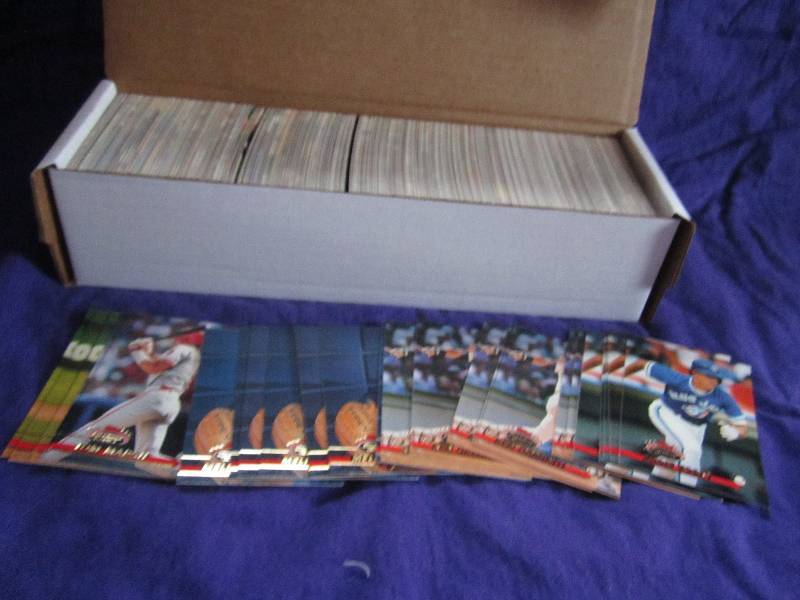 Box of 1993 Stadium club baseball c...