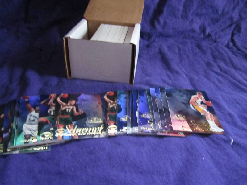 Box of Flair Showcase basketball ca...