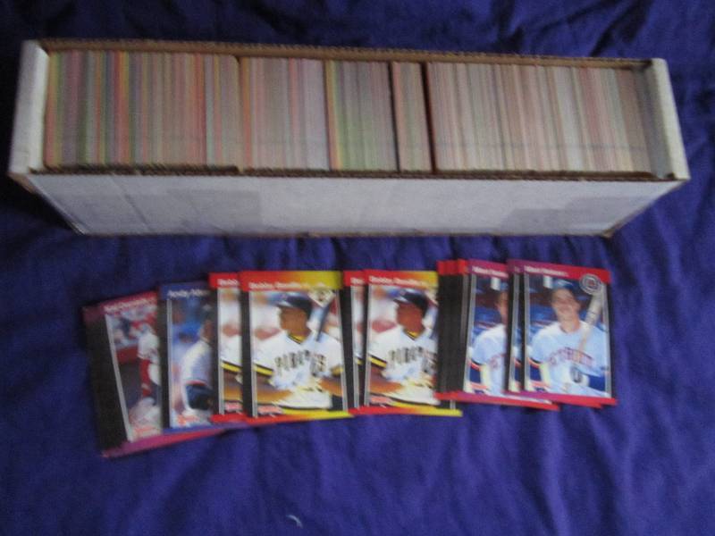 Box of 1998 donruss baseball cards...