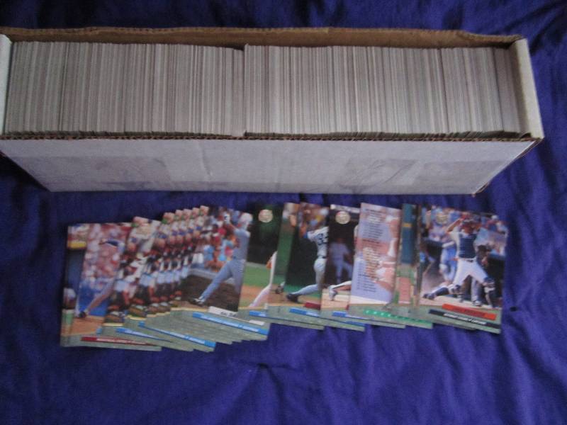 Box of 1992 fleer ultra baseball ca...