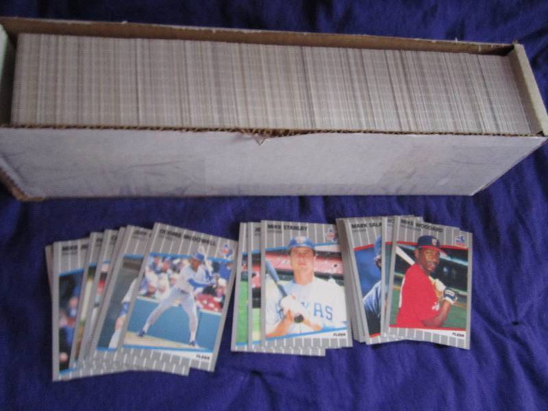 Box of1989 fleer baseball cards...