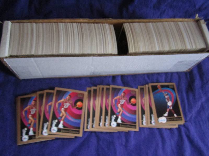 Box of 1990-91 skybox basketball ca...