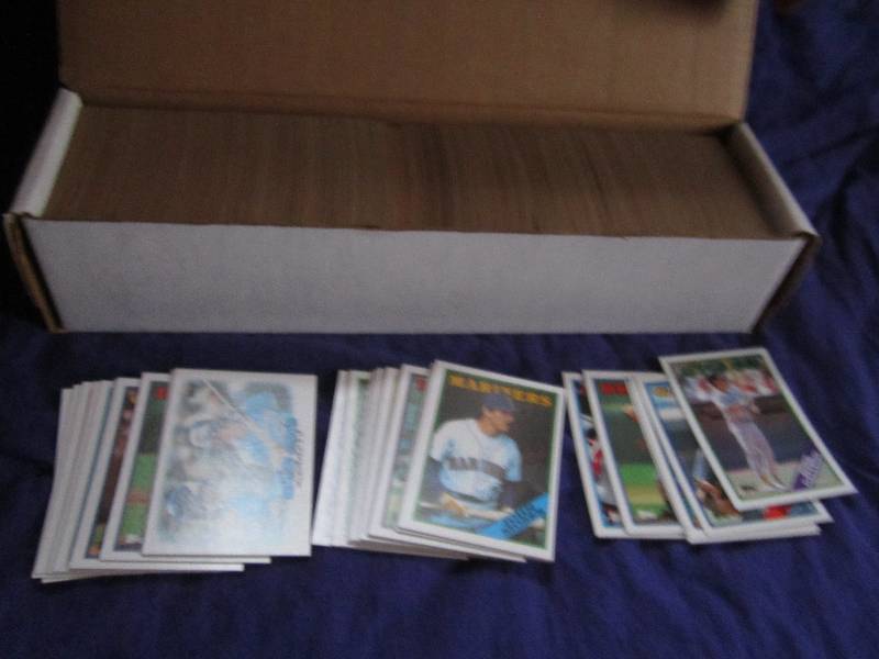 Box of 1988 Topps baseball cards...