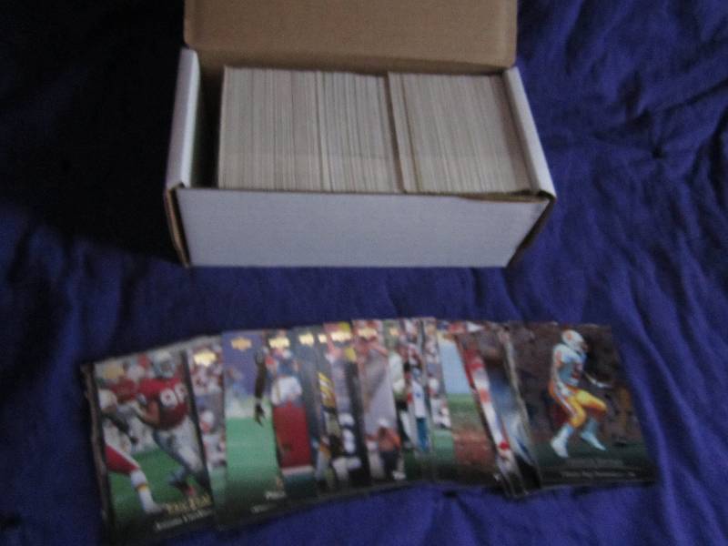 Box of 1995 Upper deck basketball c...
