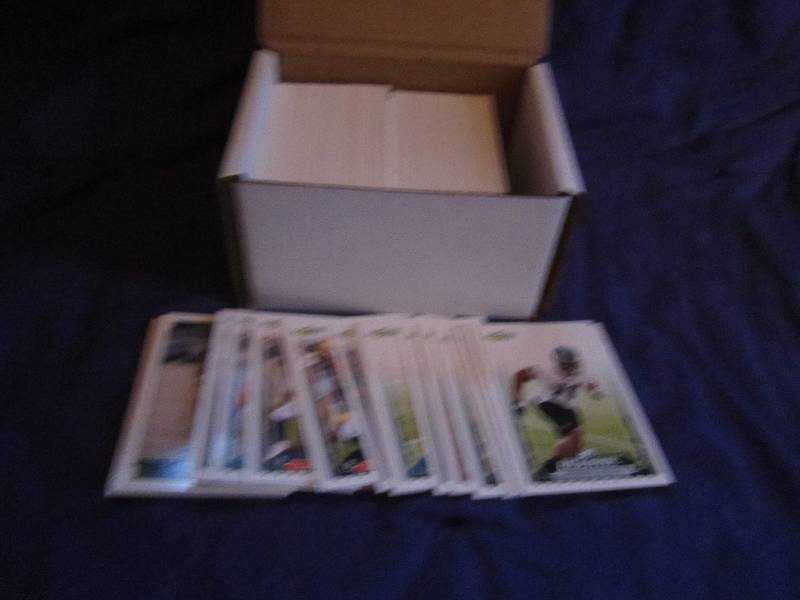Box of 2009 score football cards...
