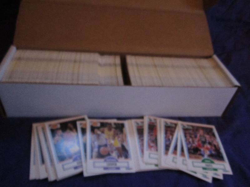 Box of 1990-91 fleer basketball car...