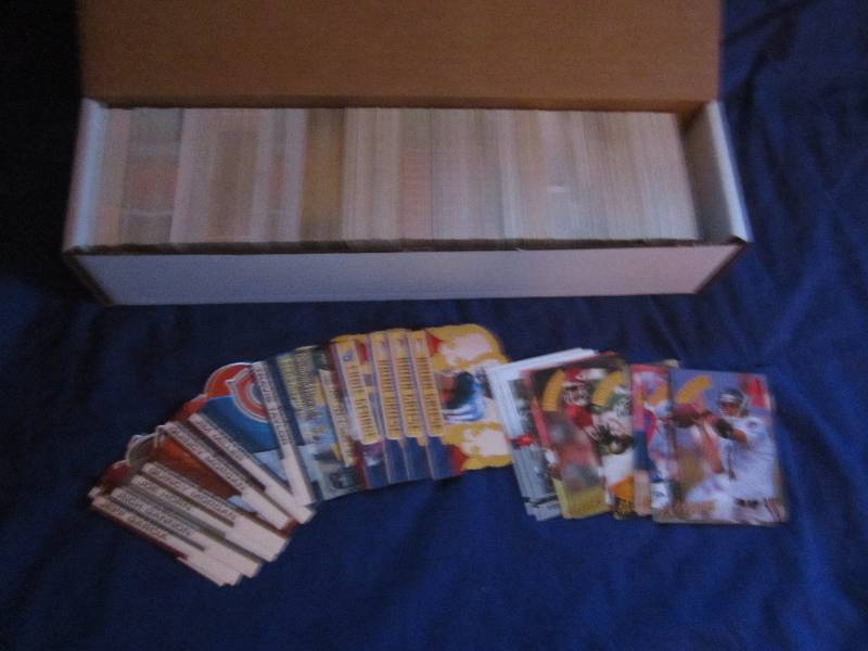 Box of mixed football cards...