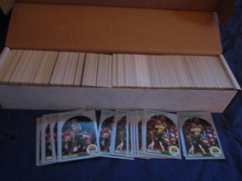 Box of 1990-91 NBA hoops basketball...