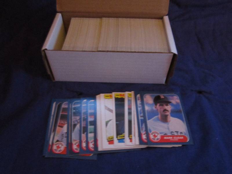 Box of1986 fleer baseball cards...
