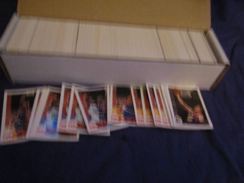 Box of 1992-93 NBA hoops basketball...