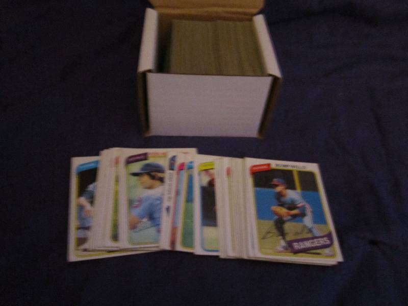 Box of1980 Topps baseball cards...