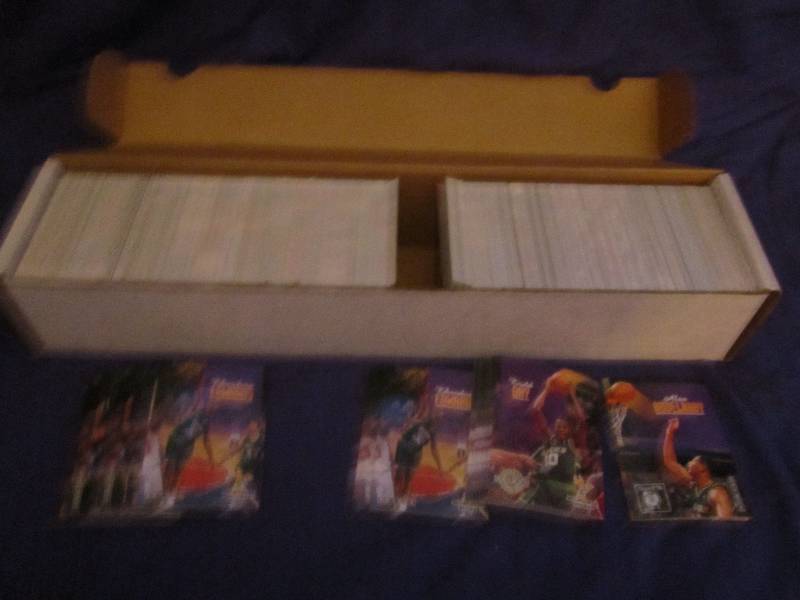 Box of 1992-93 Skybox basketball ca...