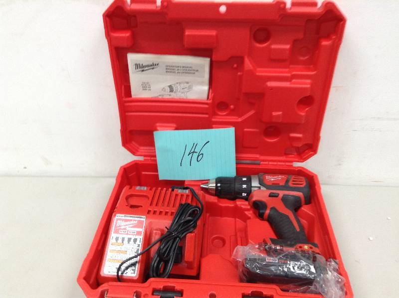 lot 146 image: Milwaukee M18 Cordless Compact DrillDriver