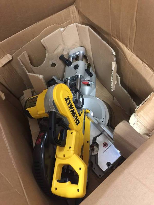 lot 184 image: Dewalt 10 in. (254 mm Blade) Double Bevel Sliding Compound Miter Saw