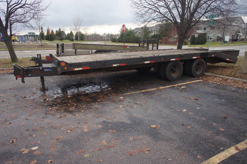 1988 TOWMASTER - TRAILER - 26,000 LBS GROSS WEIGHT - 28 LONG X 8 WIDE - DUAL TANDEM - WOOD BED - RAMPS (# 9204)