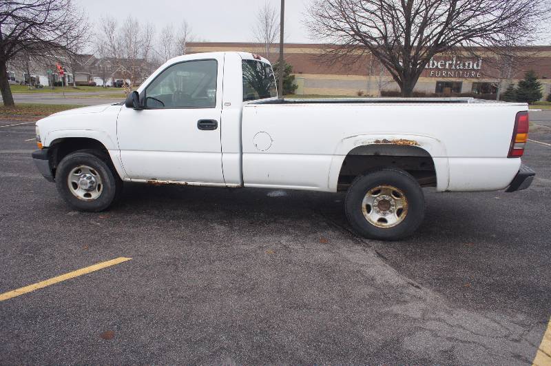 2001 CHEVY SILVERADO - 2500 - 6 LITER VORTEC - POWER LOCKS -  (#1082)