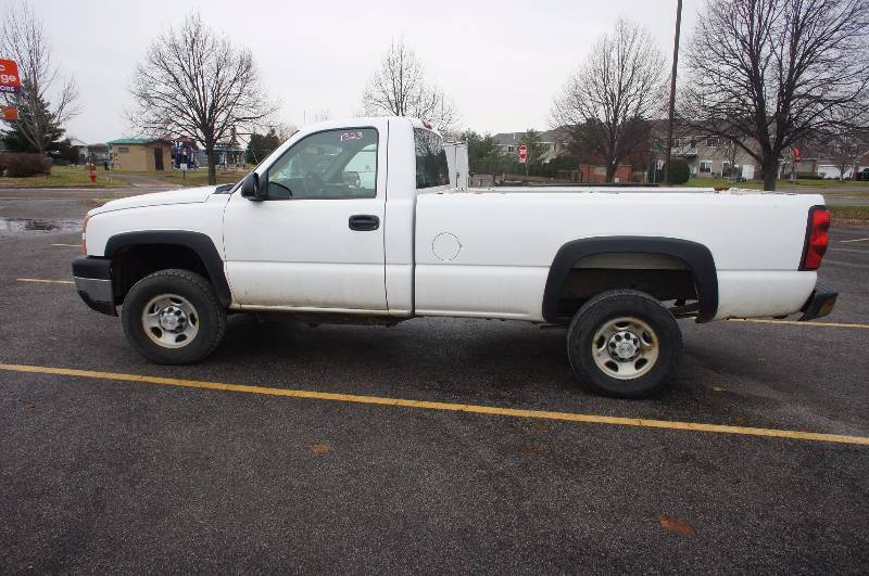 2006 CHEVY SILVERADO - 2500 - 6 LITER -  NICE TRUCK -  (#1323)