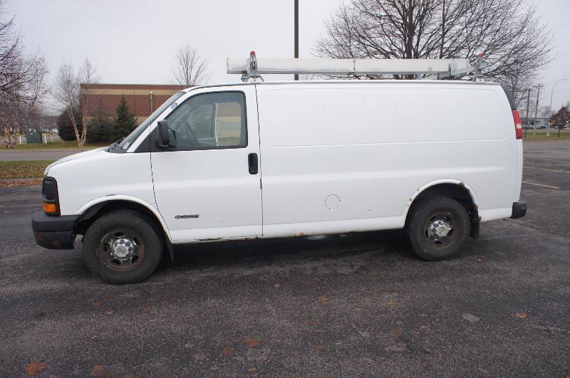 2005 CHEVY 2500 EXPRESS CARGO VAN - 4.8 LITER -  WEATHER GUARD LADDER RACK - TOOL STORAGE  (# 4012)
