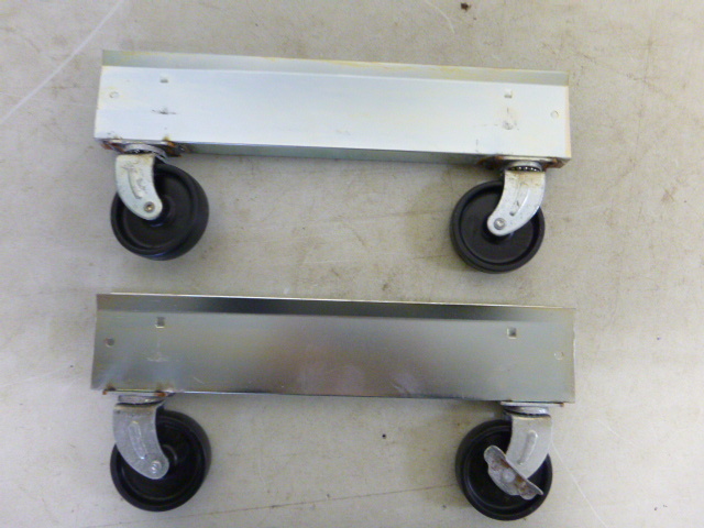 lot 510 image: Caster Set