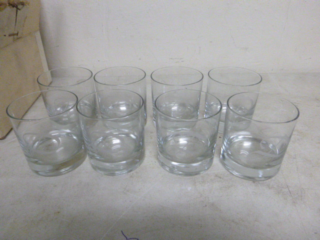 lot 529 image: 8 Low Ball Glasses