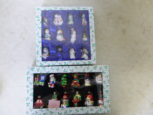 lot 577 image: 24 Christmas Ornaments