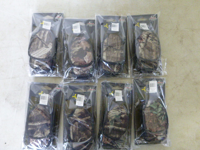 lot 587 image: 8 Fuse Mossy Oak Cell Phone Cases