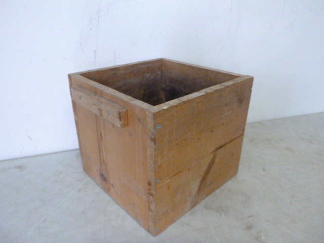 lot 600 image: Wooden Crate