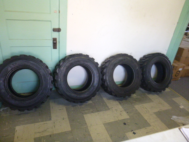 lot 1 image: 4 NEW Allied RBT Skidloader Tires