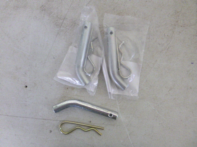 lot 70 image: 4 Valley Hitch Pins