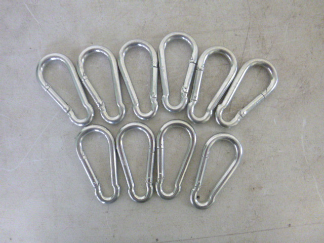 lot 92 image: 10 Clip Hooks
