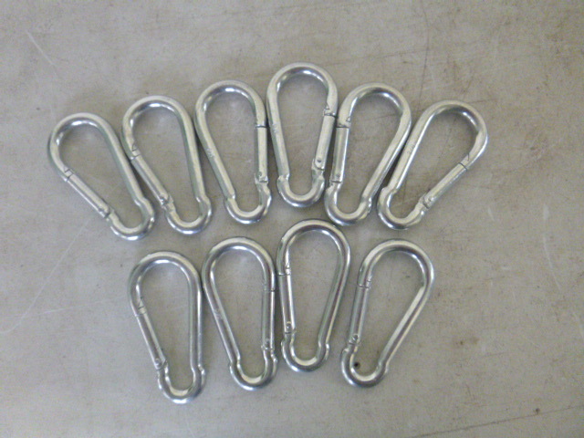 lot 93 image: 10 Clip Hooks