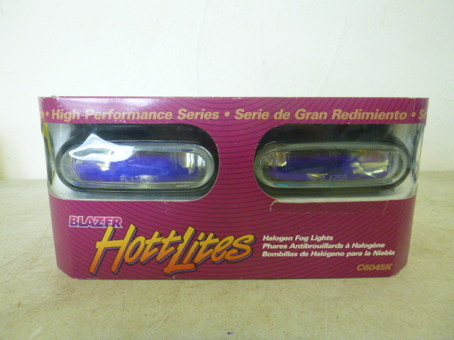 lot 100 image: 2 Blazer Hott Lites  Halogen Fog Lights